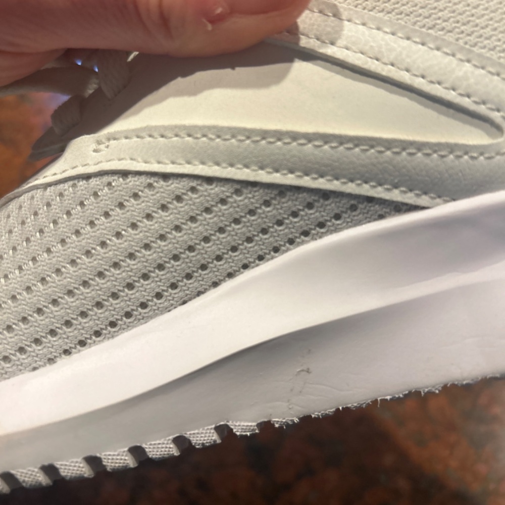 Reebok women’s gym shoes - Picture 7 of 8